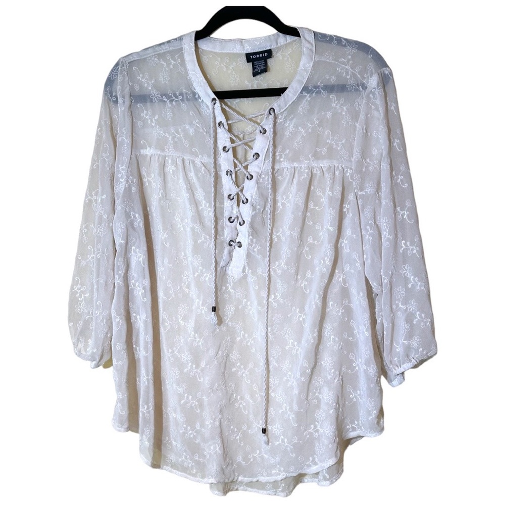 Torrid Shear Antique White Blouse with embroidered Flower Design Size 0 Boho